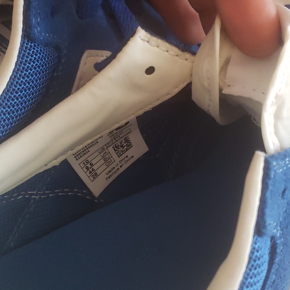 Shoes - Picture 4 of 5